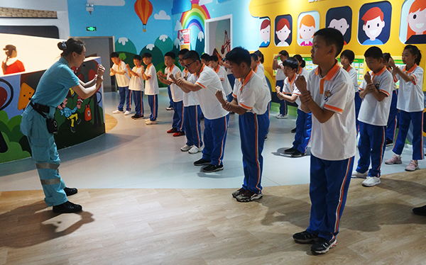 沖鋒在前人體麥克法